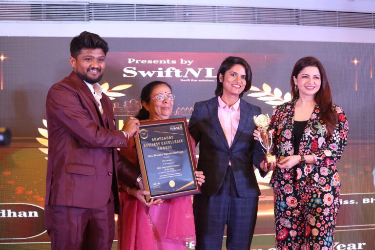 Bhagyashree Patwardhan Dassani at swiftnlift awards