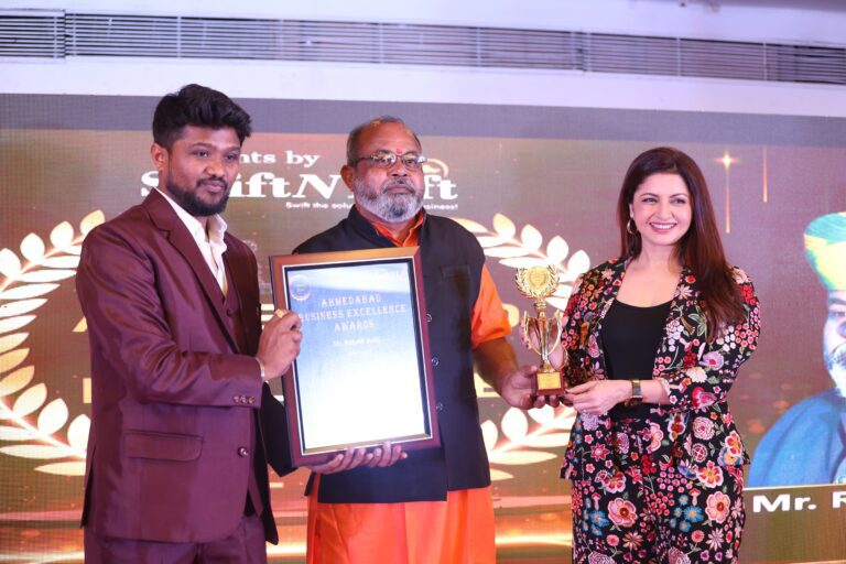 Bhagyashree Patwardhan Dassani at swiftnlift awards