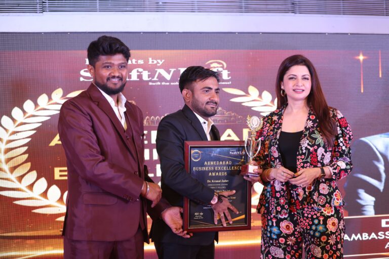 Bhagyashree Patwardhan Dassani at swiftnlift awards