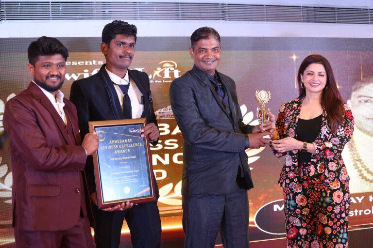 Bhagyashree Patwardhan Dassani at swiftnlift awards