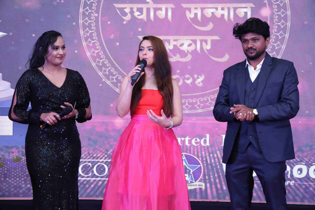 Sonalee Kulkarni at Nagpur Udyog Sanman Puraskar 2024